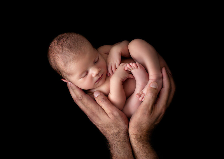 Ein minimalistisches Newbornfoto