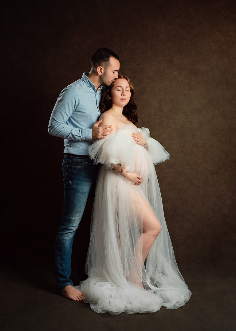 Ein Babybauchshooting mit Partner im Studio in Halle (Saale)