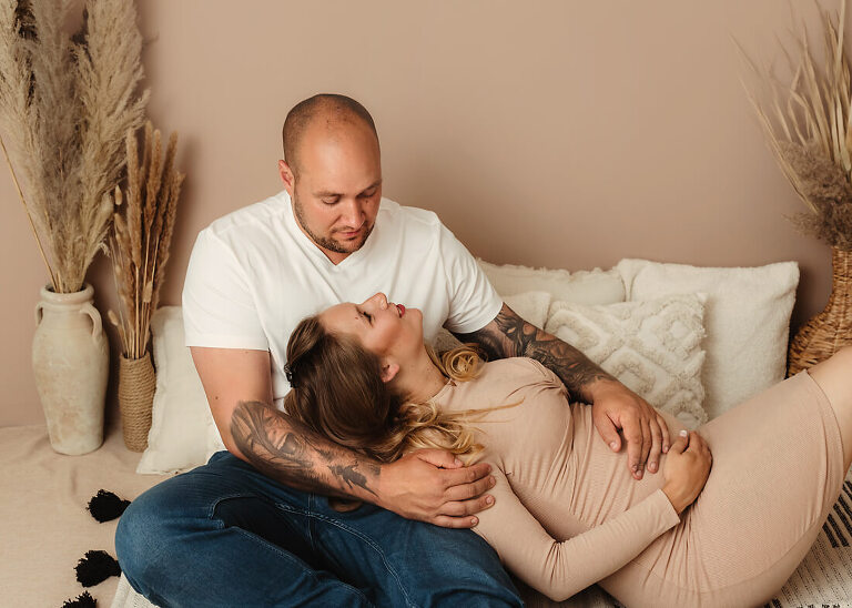 Babybauchshooting im Boho-Stil